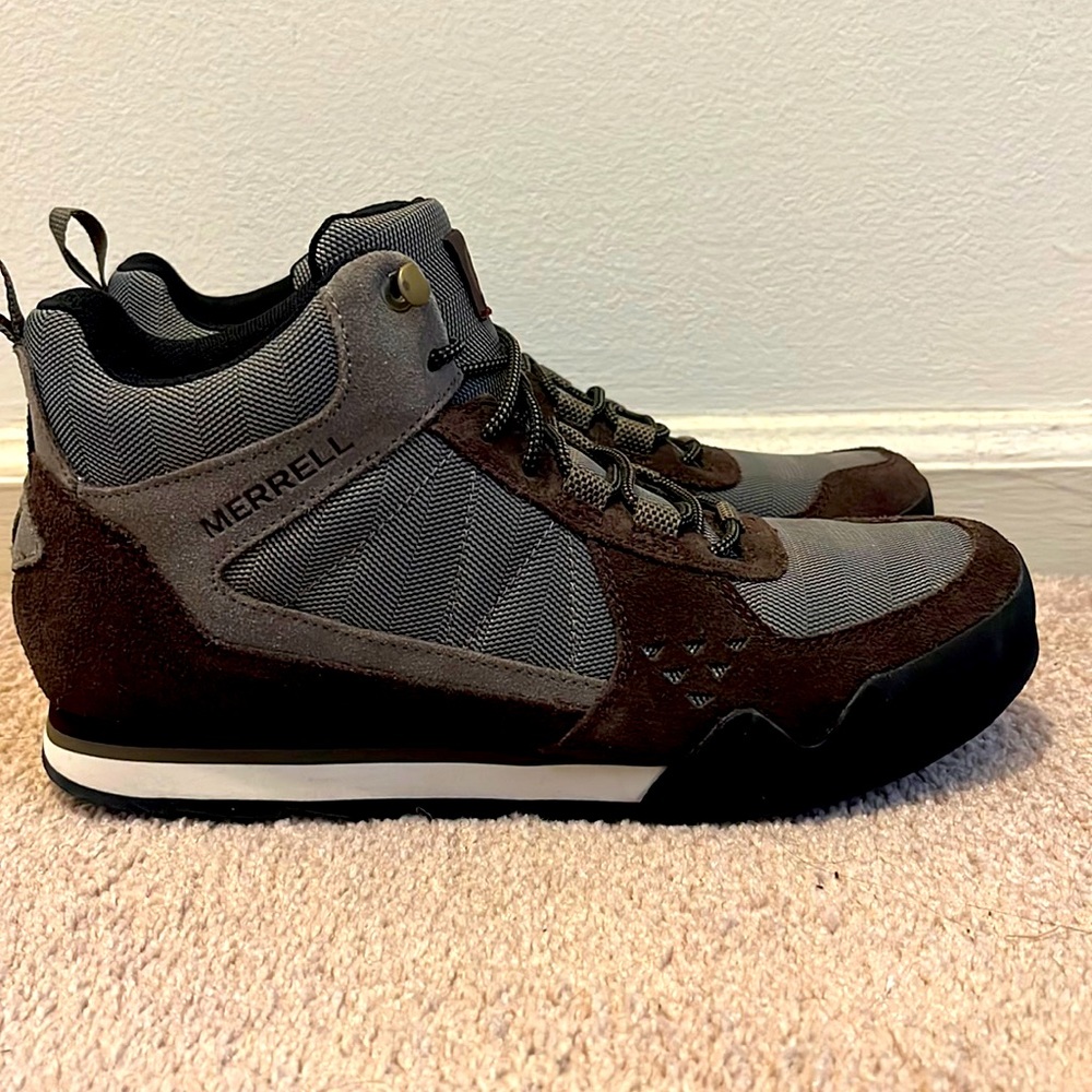 BRAND NEW never worn merrell hiking boots 7.5 mens